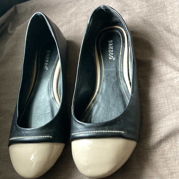 Black, cappuccino toed Flats - Picture 4 of 7